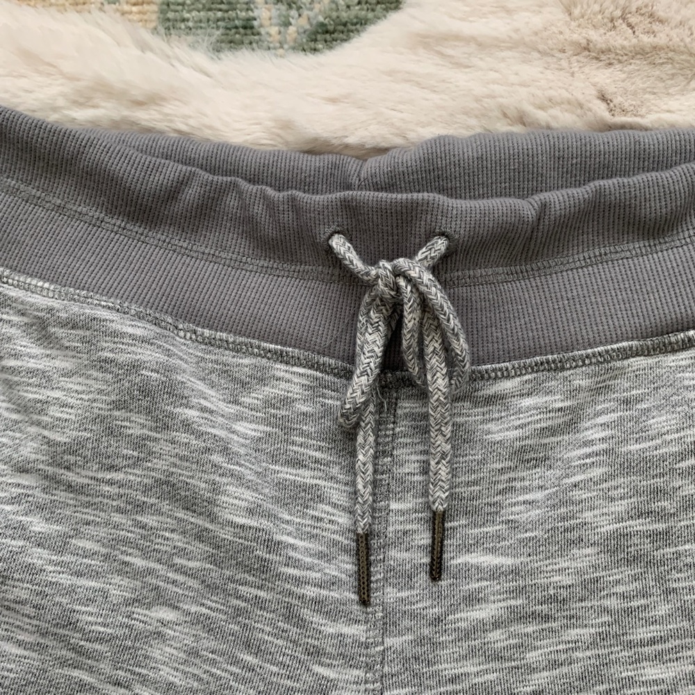 Green Tea Gray 3/4 Length Athletic Pants- Size Medium - Picture 5 of 12